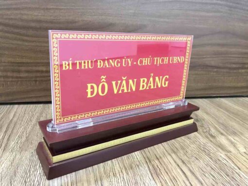 Biển Chức Danh Mica Đế Gỗ không Ốc